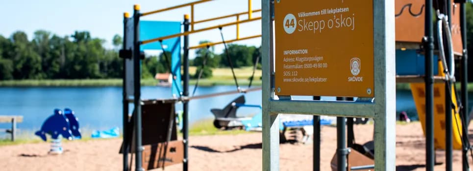 Lekplats en vid Sjötorpasjön.