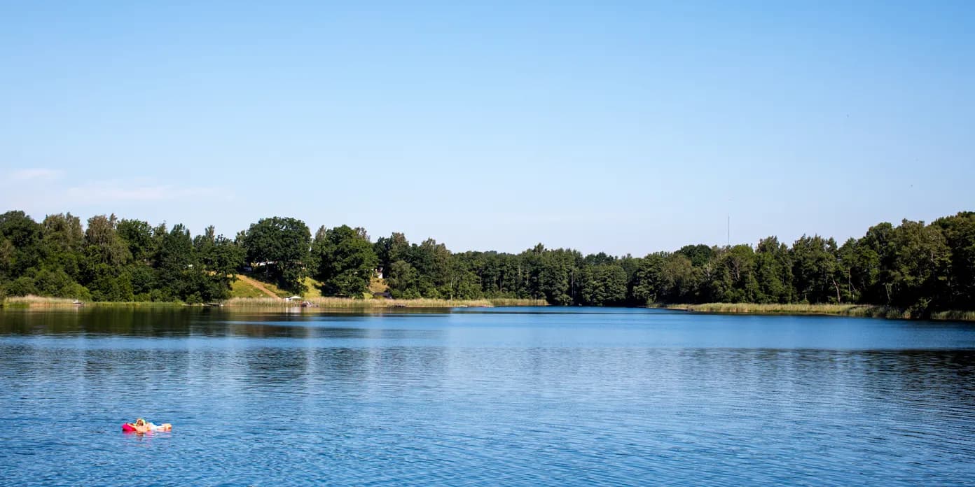 Vy över Sjötorpssjön i Skultorp